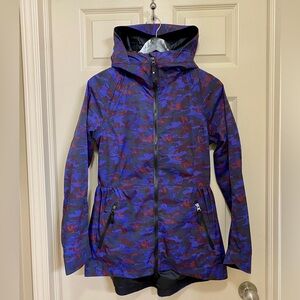 ❤️💜Lululemon Rain for Daze Jacket II Hounds Camo Emperor Blue Black Size 6💜❤️